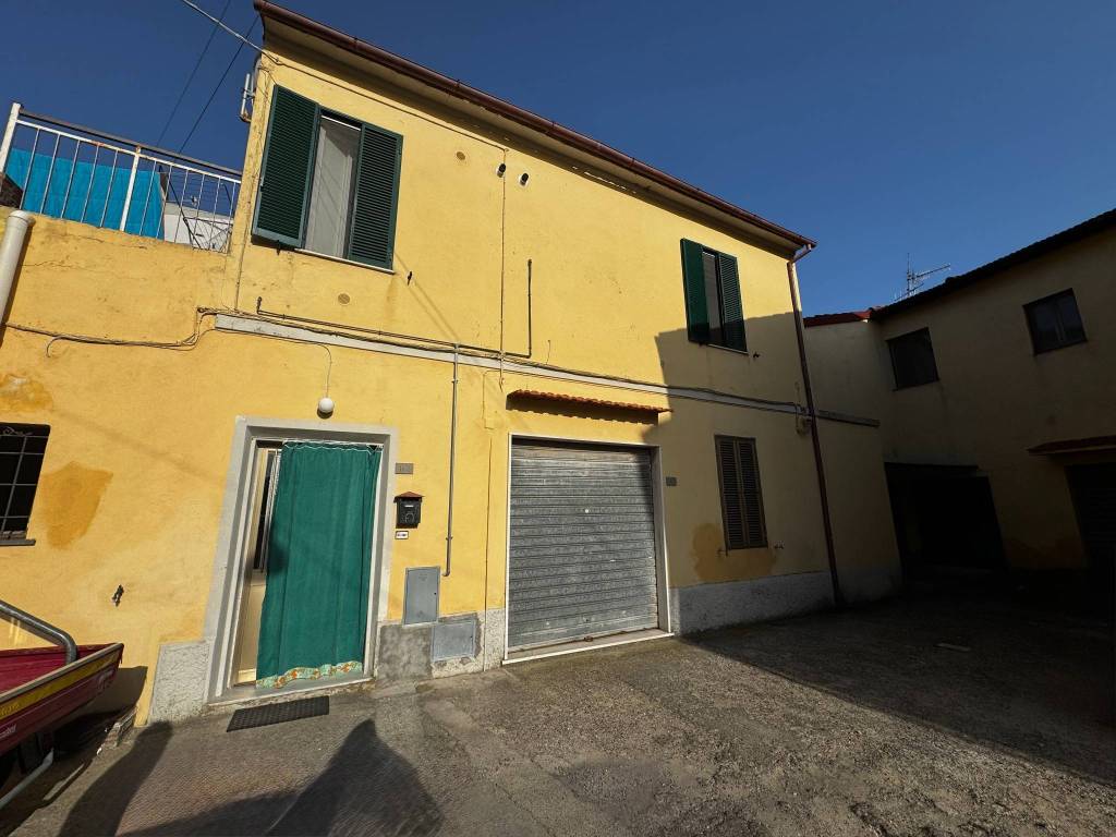 casa indipendente in vendita a Cascina