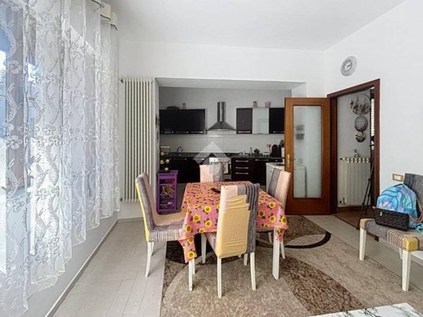 casa indipendente in vendita a Cascina