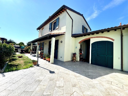 casa indipendente in vendita a Cascina in zona San Lorenzo a Pagnatico