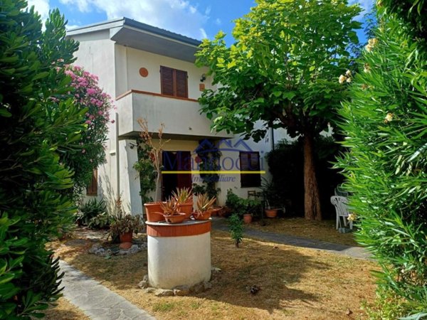 casa indipendente in vendita a Cascina