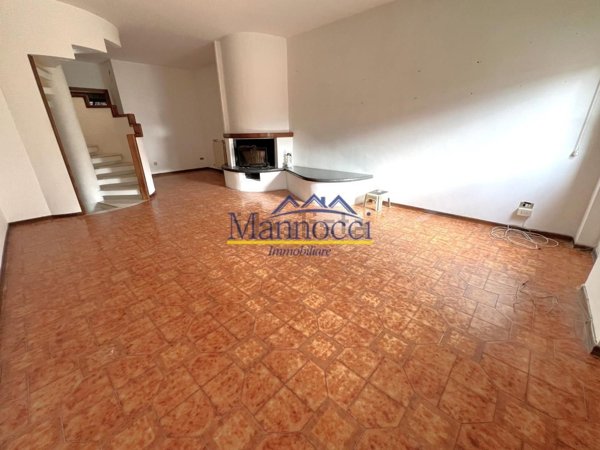 casale in vendita a Cascina
