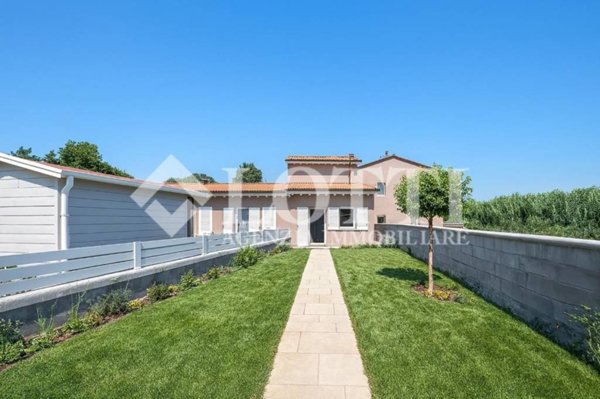 casa indipendente in vendita a Cascina in zona San Lorenzo a Pagnatico