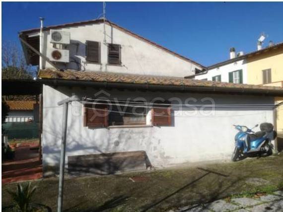 appartamento in vendita a Cascina in zona Latignano