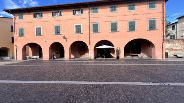 negozio in vendita a Cascina