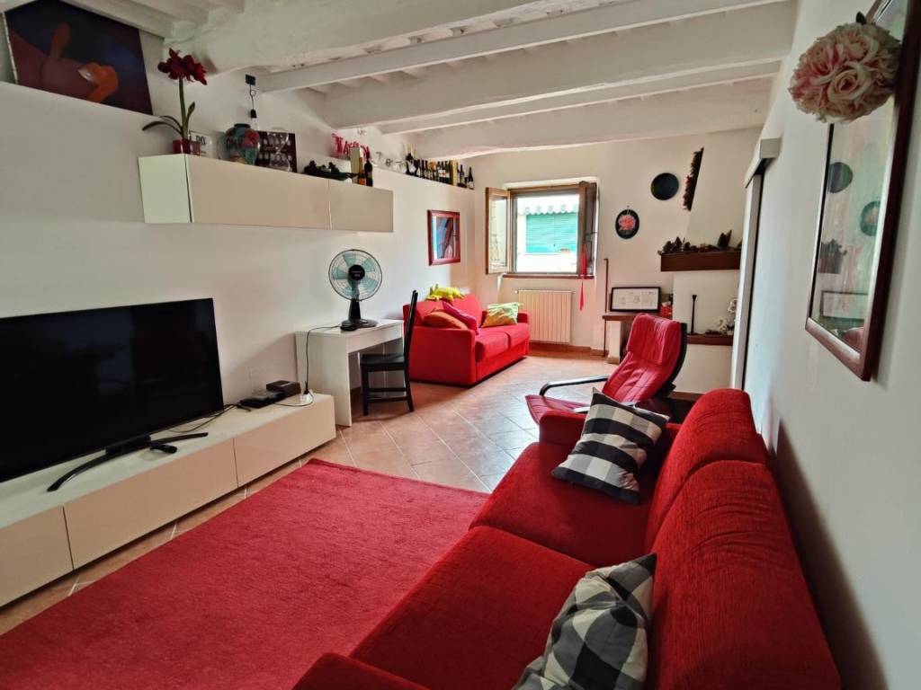 casa indipendente in vendita a Cascina