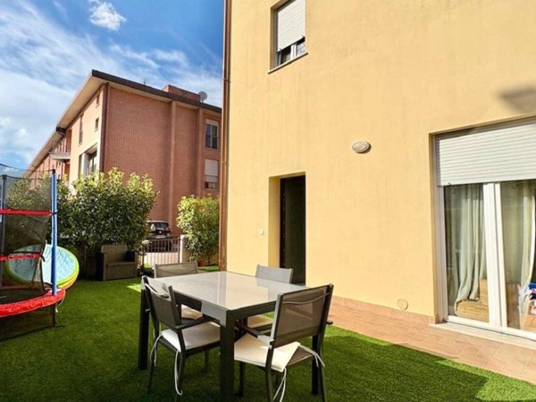 casa indipendente in vendita a Cascina