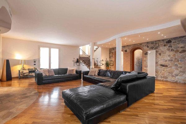 casa indipendente in vendita a Cascina