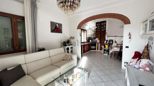 casa indipendente in vendita a Cascina