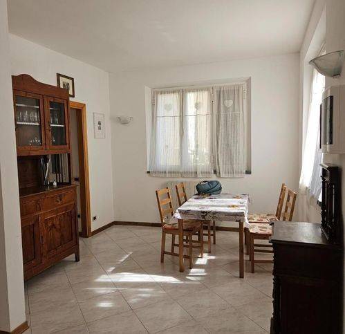 casa indipendente in vendita a Cascina