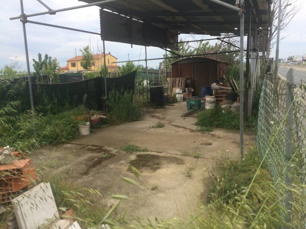 locale di sgombero in vendita a Cascina in zona Navacchio