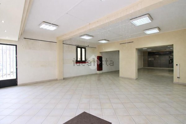 casale in vendita a Cascina