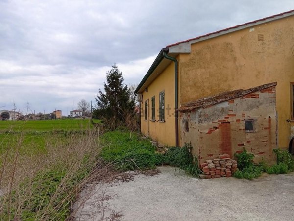casa indipendente in vendita a Cascina