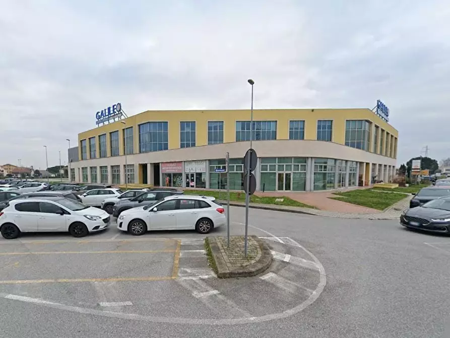 casale in vendita a Cascina