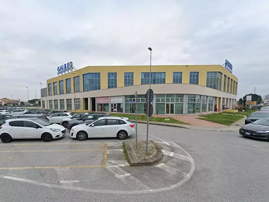 casale in vendita a Cascina