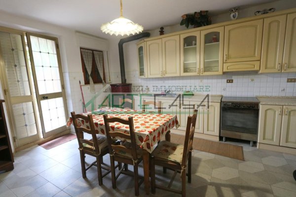 casa indipendente in vendita a Cascina