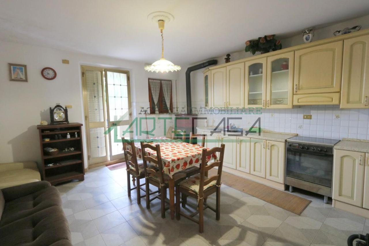 casa indipendente in vendita a Cascina