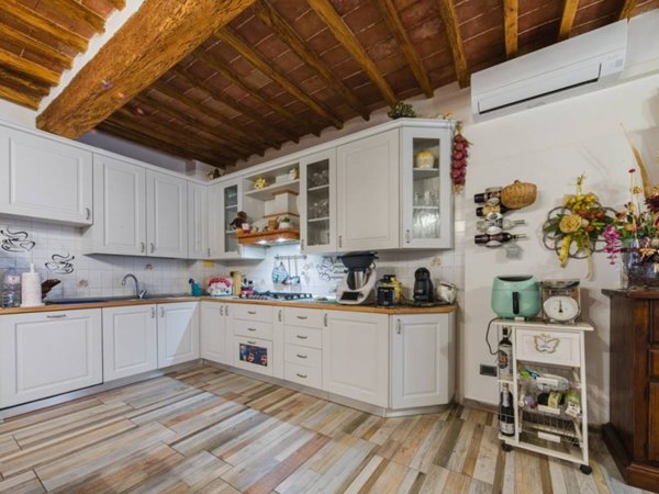 casa indipendente in vendita a Cascina in zona Navacchio