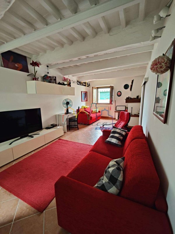 casale in vendita a Cascina in zona Titignano