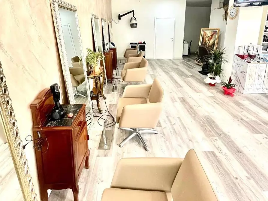 casale in vendita a Cascina