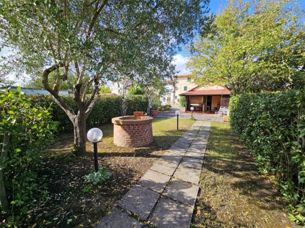 casa indipendente in vendita a Cascina