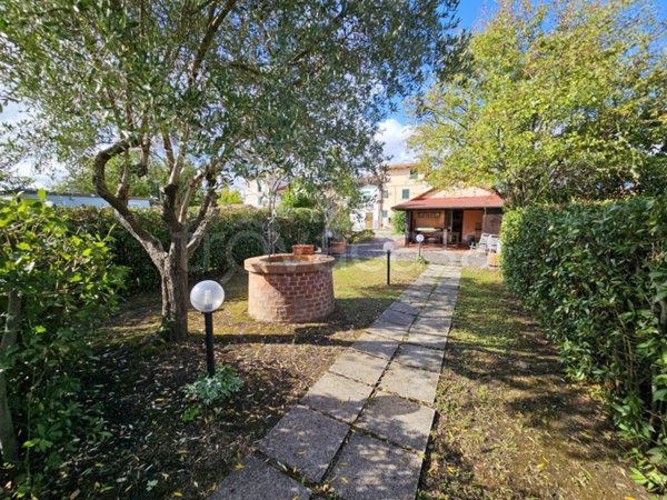 casa indipendente in vendita a Cascina