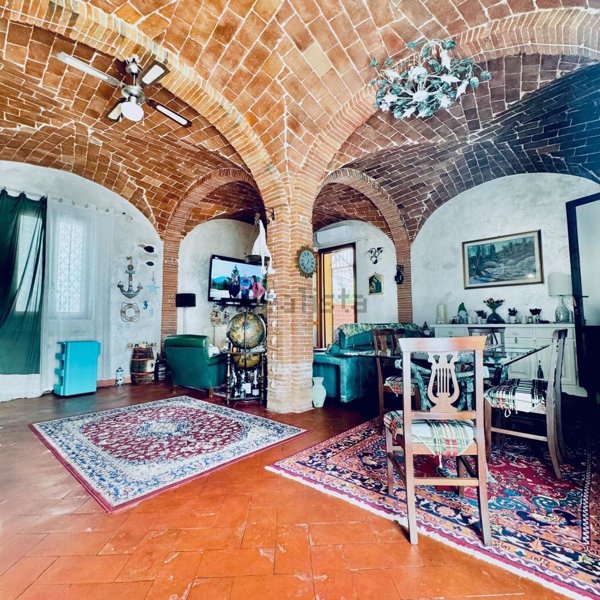 casa indipendente in vendita a Cascina