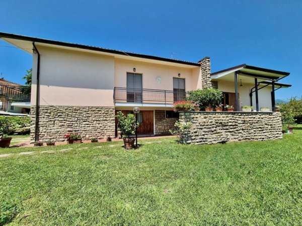 casa indipendente in vendita a Cascina in zona Navacchio