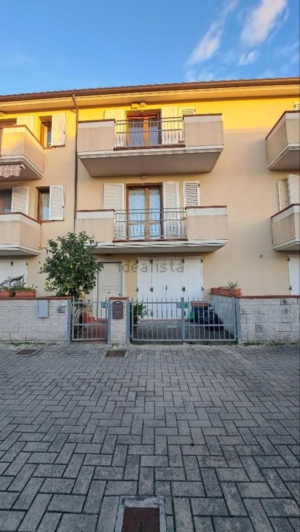 casa indipendente in vendita a Cascina in zona Navacchio