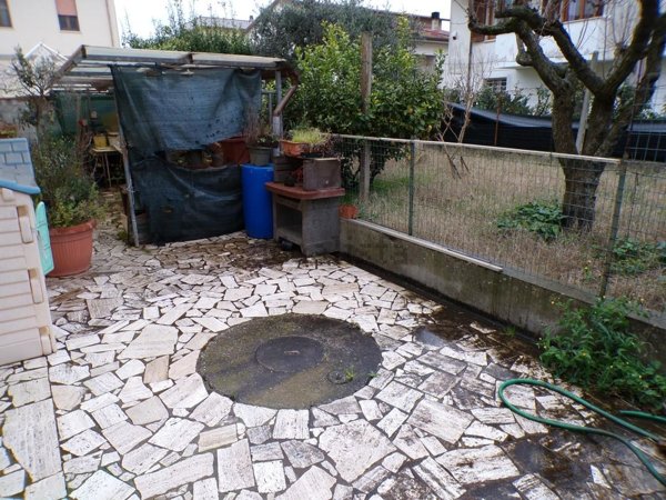 casa indipendente in vendita a Cascina in zona Navacchio