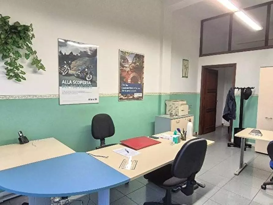 locale commerciale in vendita a Cascina