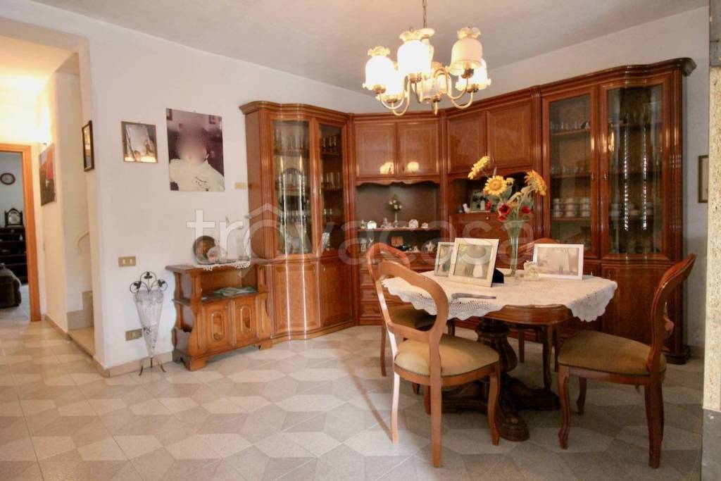 casa indipendente in vendita a Cascina in zona Navacchio