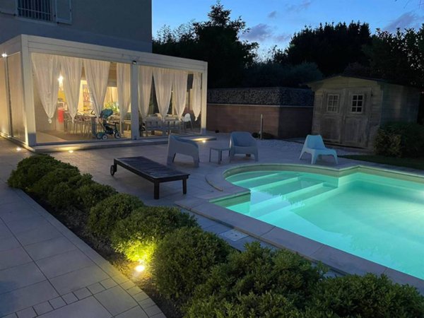 casa indipendente in vendita a Cascina