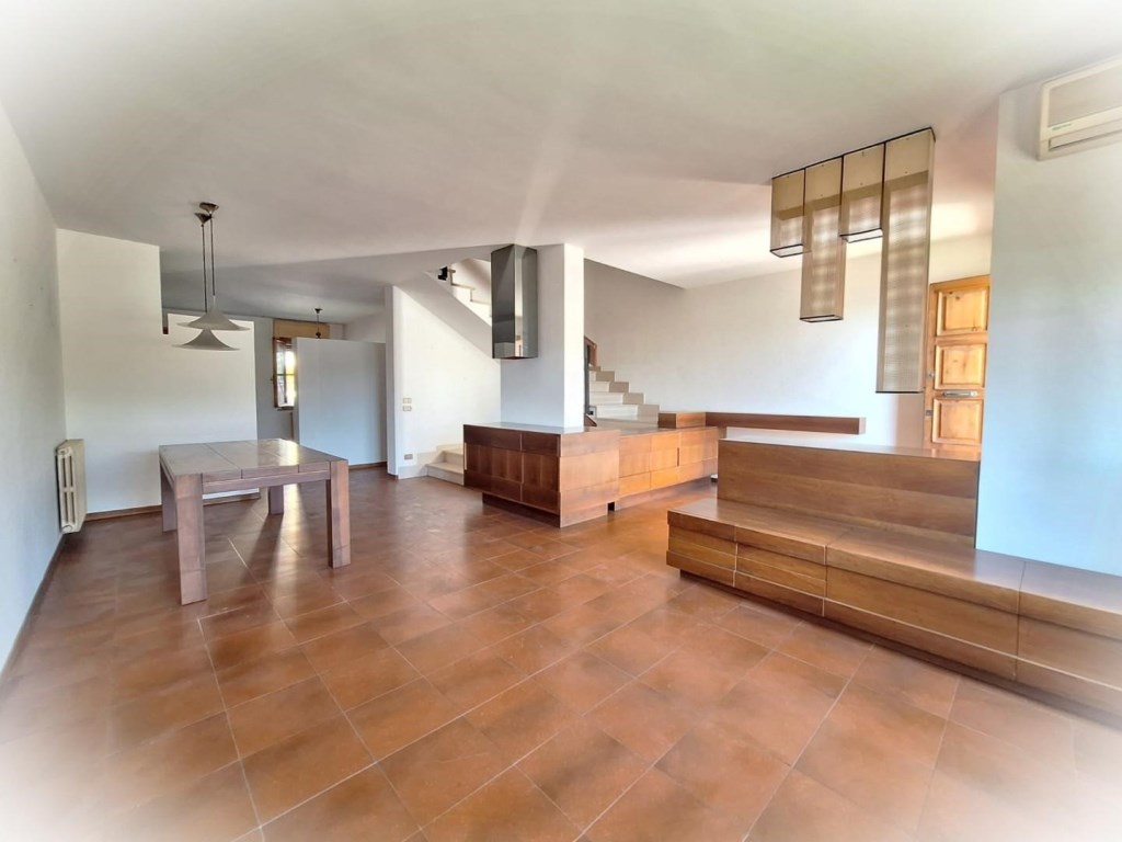 casa indipendente in vendita a Cascina