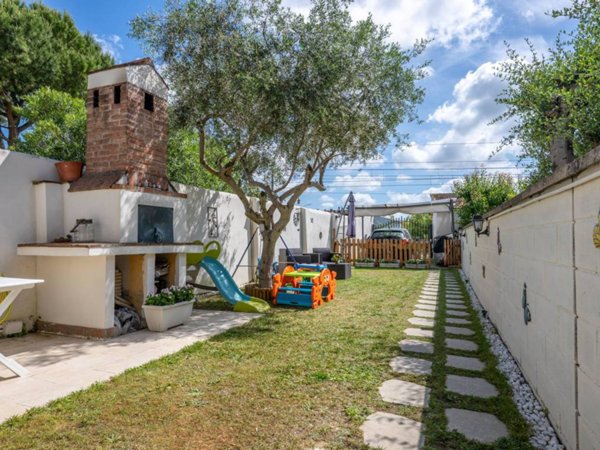 casa indipendente in vendita a Cascina