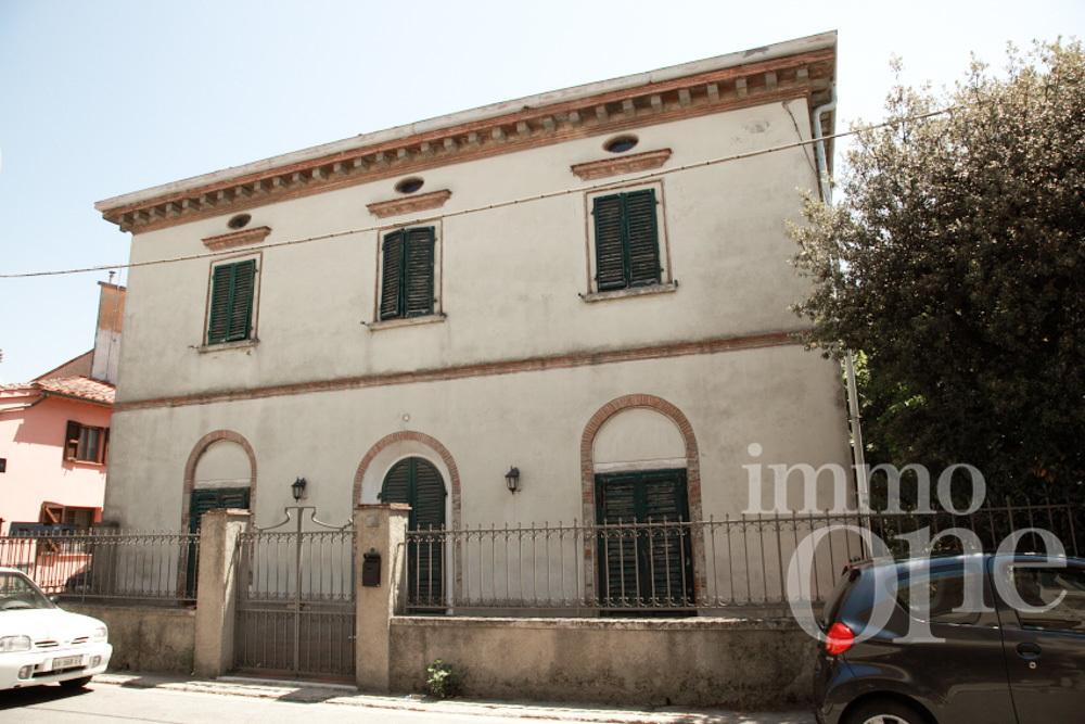 casa indipendente in vendita a Cascina