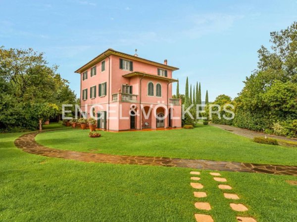 casa indipendente in vendita a Cascina in zona Latignano