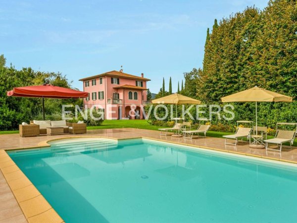 casa indipendente in vendita a Cascina in zona Latignano