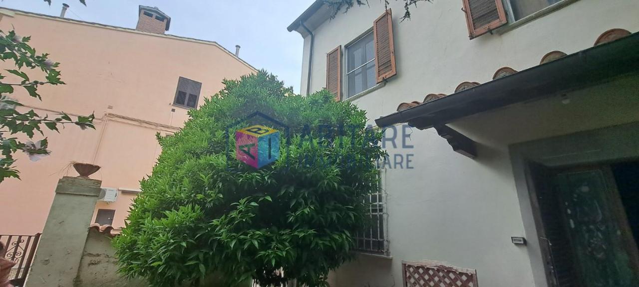 casa indipendente in vendita a Cascina in zona Titignano