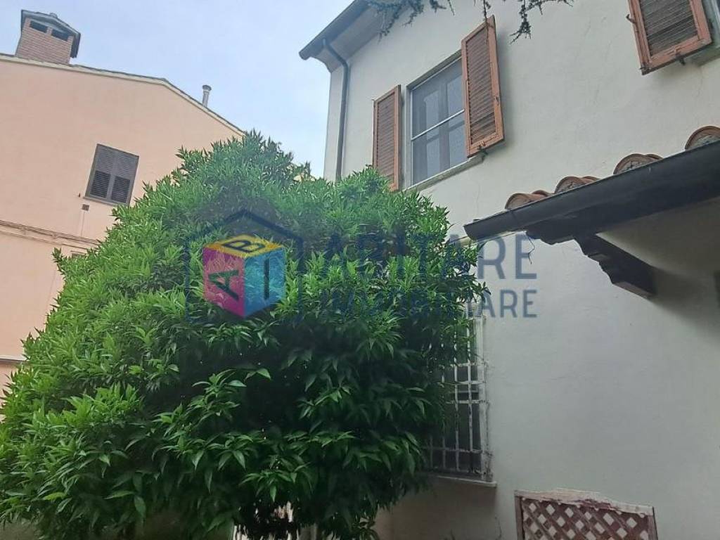 casa indipendente in vendita a Cascina