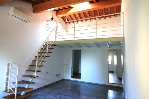 casa indipendente in vendita a Cascina in zona Marciana