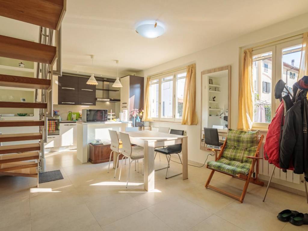 casa indipendente in vendita a Cascina in zona Laiano