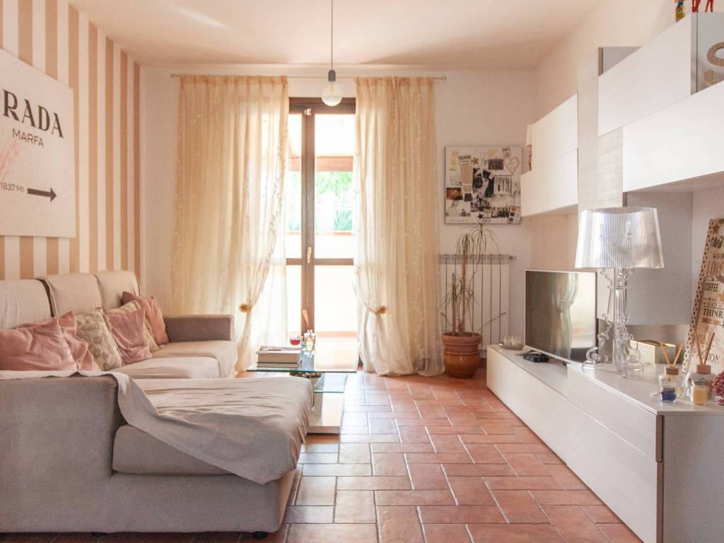 casa indipendente in vendita a Cascina