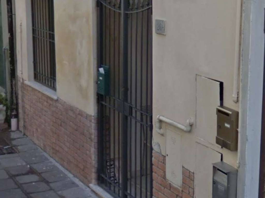 negozio in vendita a Cascina