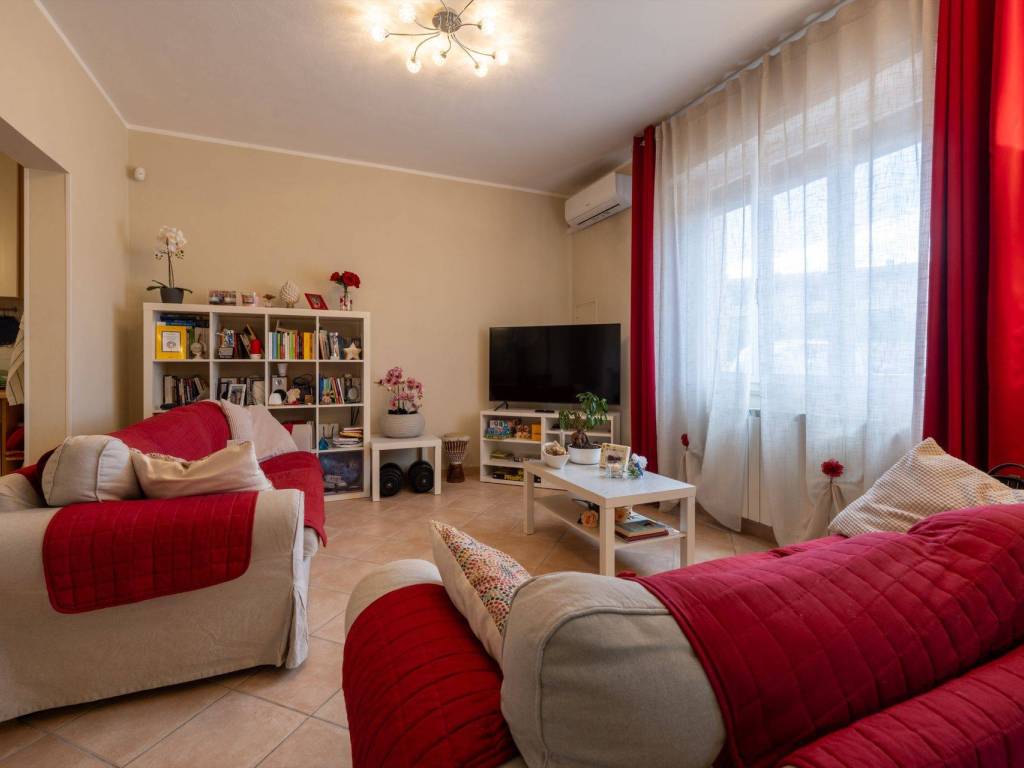 casa indipendente in vendita a Cascina in zona Titignano