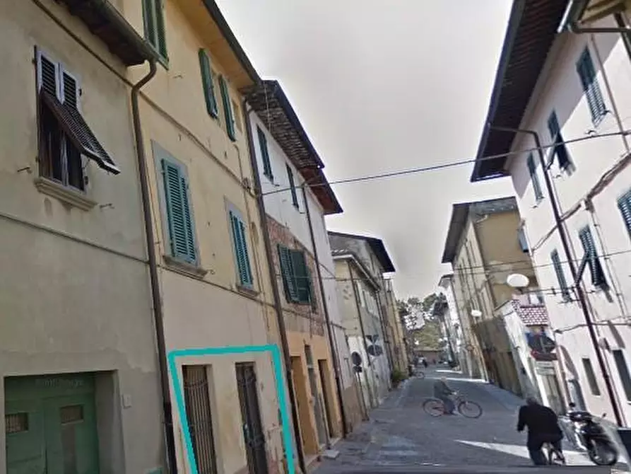 locale commerciale in vendita a Cascina