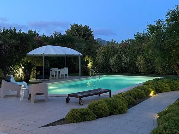 casa indipendente in vendita a Cascina