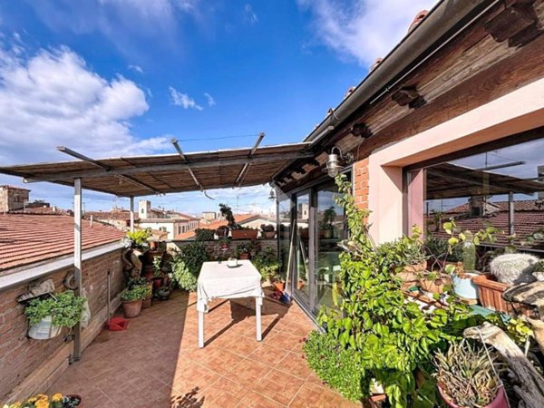 casa indipendente in vendita a Cascina
