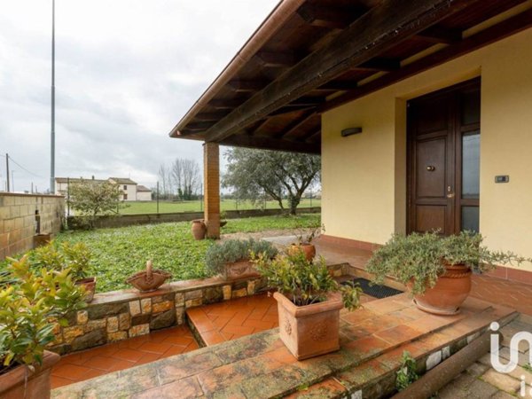 casa indipendente in vendita a Cascina