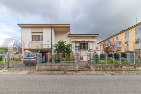 casa indipendente in vendita a Cascina in zona San Casciano