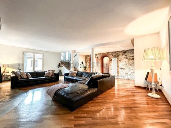 casa indipendente in vendita a Cascina